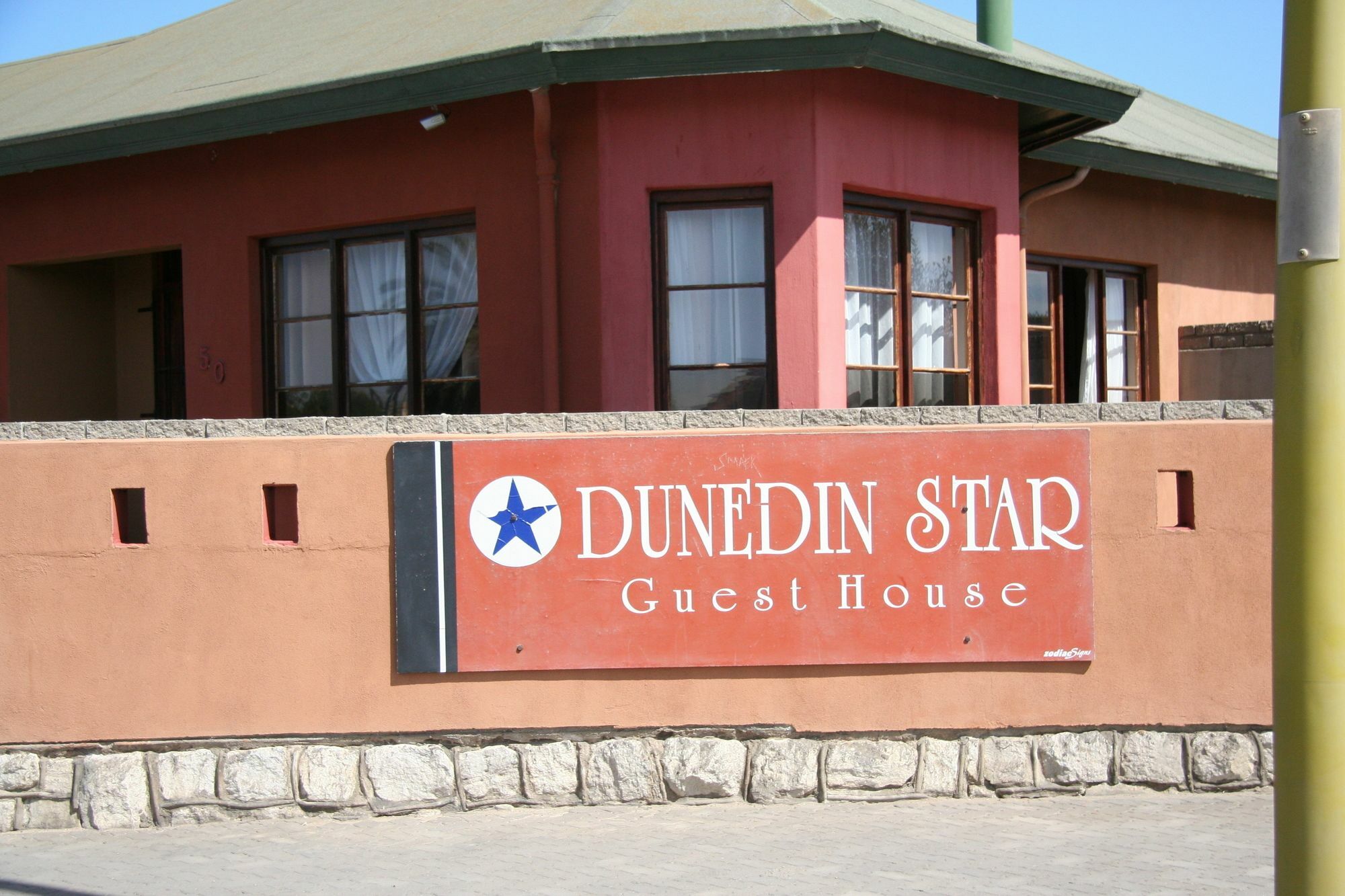 Dunedin Star Guesthouse Свакопмунд Екстер'єр фото